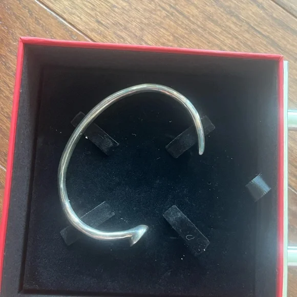 Uno de 50 Silver Nail Bracelet - Picture 2 of 4